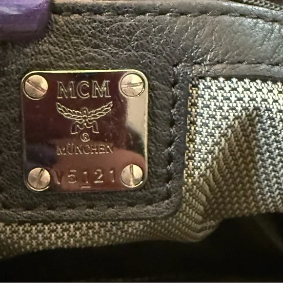 🔥MCM MENS MESSENGER BAG🔥GUARANTEED AUTHENTIC 🔥 - Picture 7 of 10